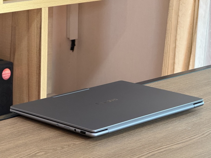 Lenovo Yoga Slim 7i Aura Edition Gen 10