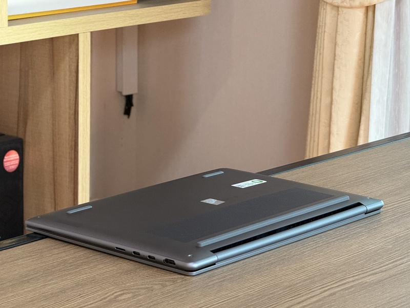 Lenovo Yoga Slim 7i Aura Edition Gen 10