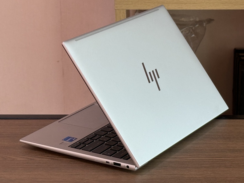 HP Elitebook 830 G9