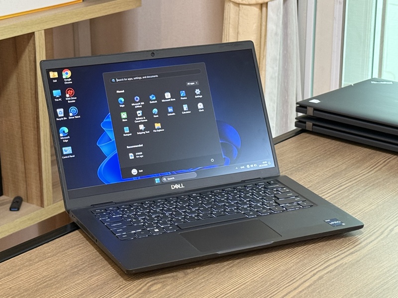 DELL Latitude 7330