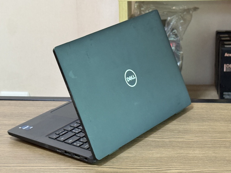 DELL Latitude 7330