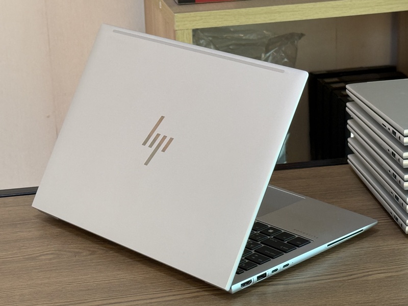 HP Elitebook 830 G9