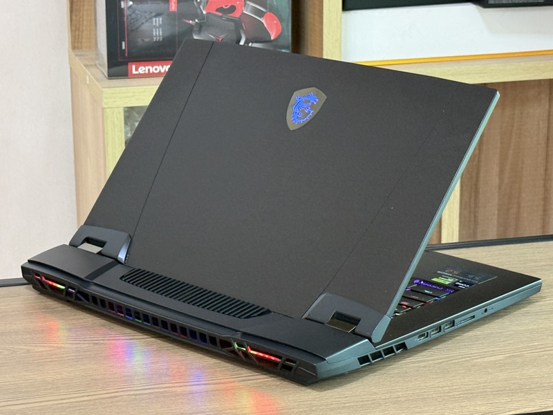 MSI GT77HX Titan 13VI-001TH