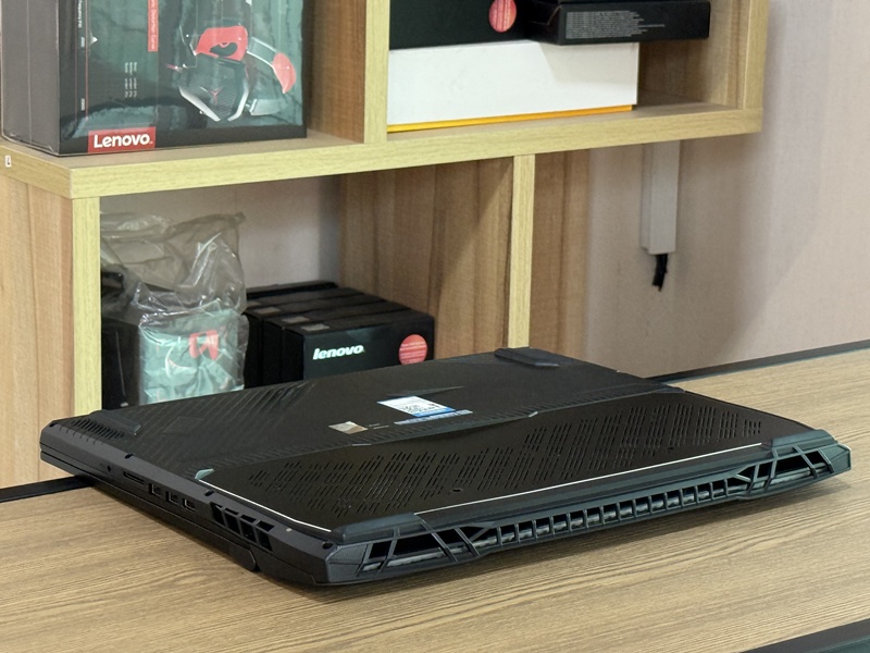 MSI GT77HX Titan 13VI-001TH