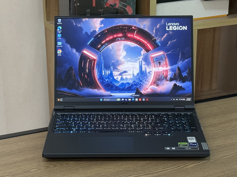 Lenovo Legion Pro 5 16IRX8