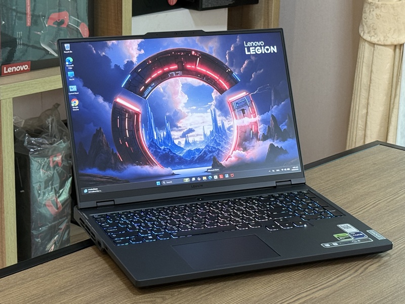 Lenovo Legion Pro 5 16IRX8