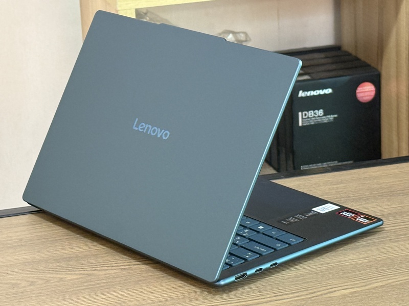 Lenovo Yoga Slim 7 14AKP10