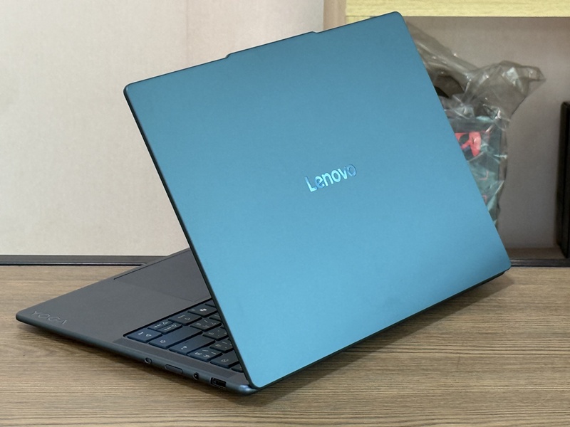 Lenovo Yoga Slim 7 14AKP10