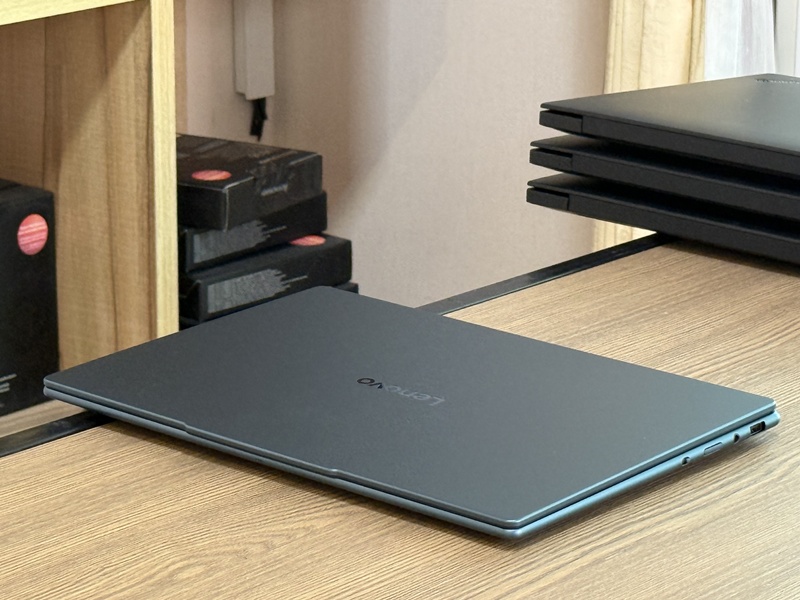 Lenovo Yoga Slim 7 14AKP10