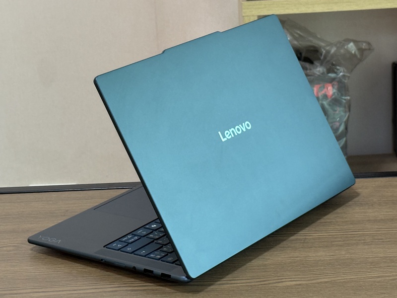 Lenovo Yoga Pro 7 14AKP10