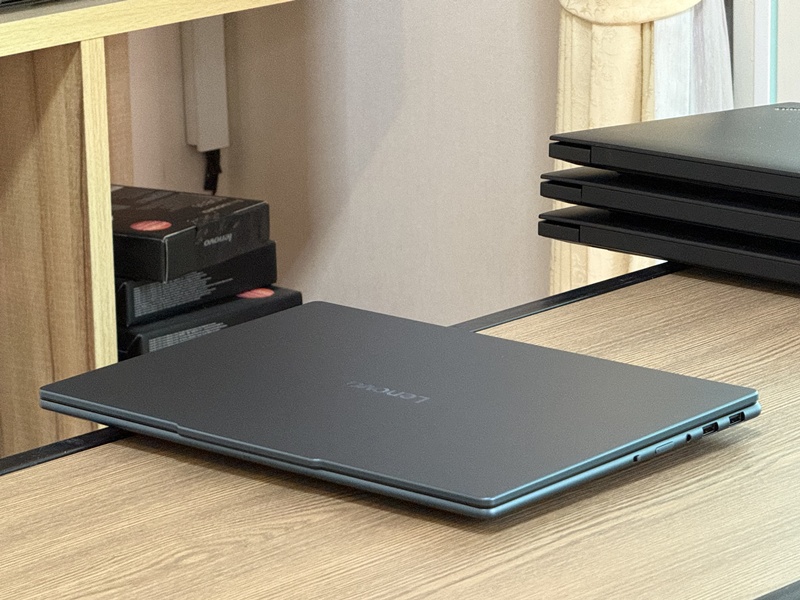 Lenovo Yoga Pro 7 14AKP10