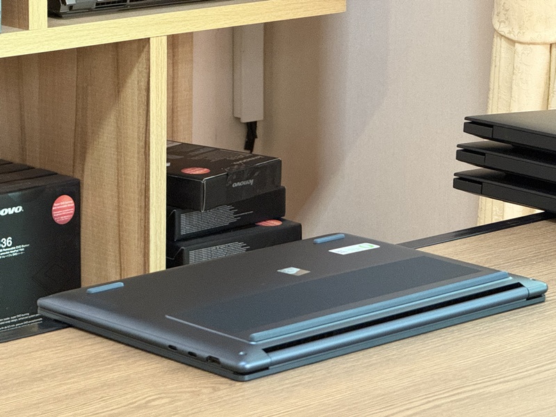 Lenovo Yoga Pro 7 14AKP10