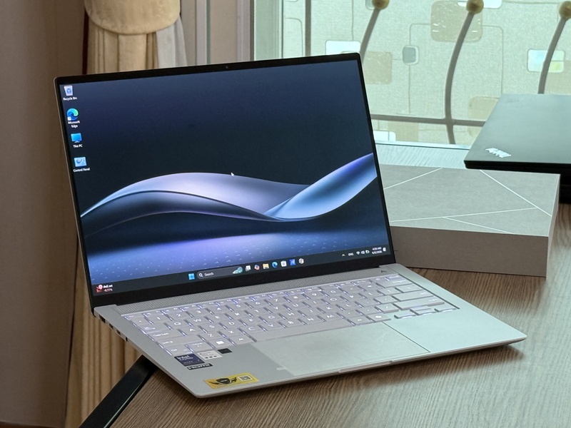 Asus ZenBook S14 OLED UX5406SA