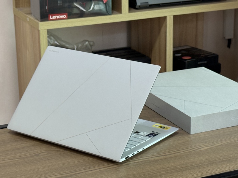 Asus ZenBook S14 OLED UX5406SA