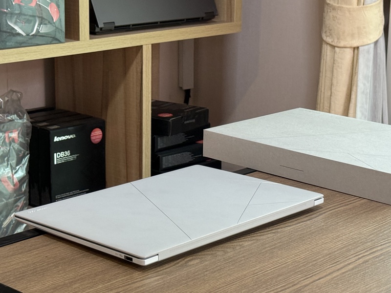 Asus ZenBook S14 OLED UX5406SA