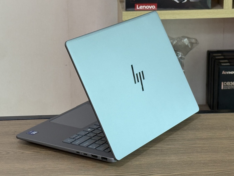 HP OmniBook 7 AI 14-fr0061TU Silver