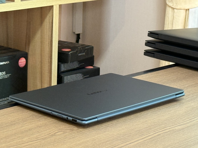 Lenovo Yoga Slim 7 14AKP10-83JY0036TA