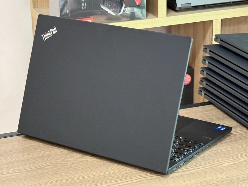 Lenovo Workstation ThinkPad P15s G2