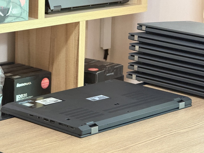 Lenovo Workstation ThinkPad P15s G2