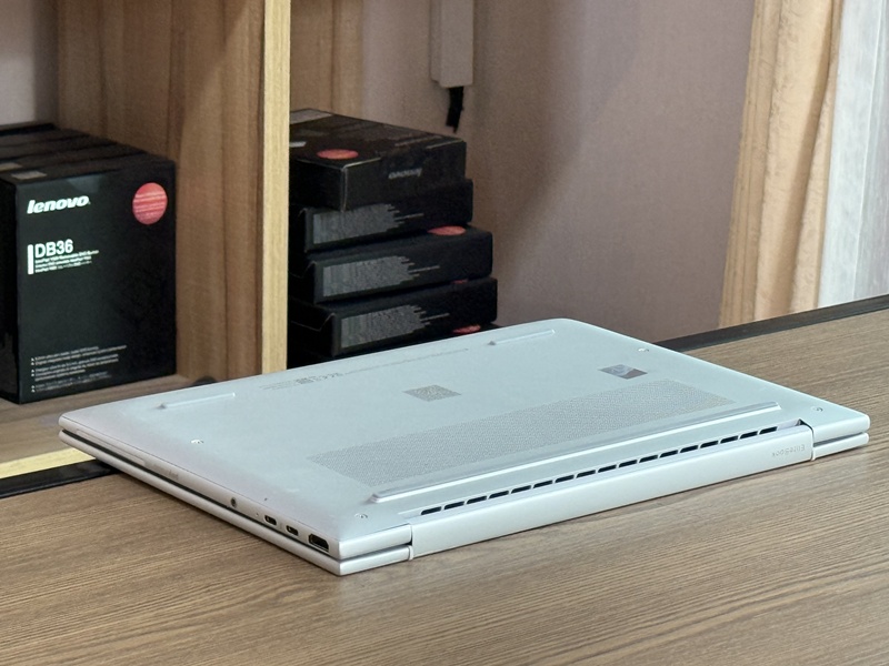 HP EliteBook 8 G1i (14-inch)