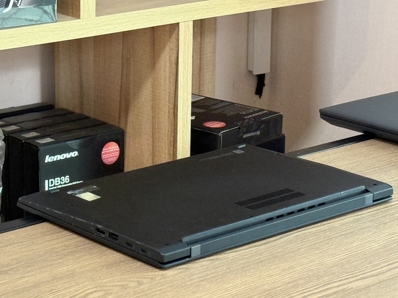 Lenovo Thinkpad X1 Carbon Gen 9