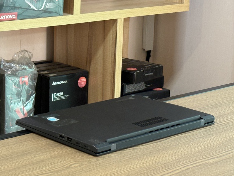 Lenovo Thinkpad X1 Carbon Gen 10