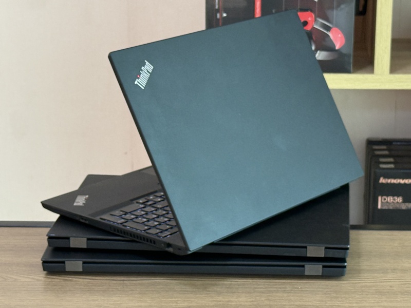Lenovo Workstation ThinkPad P15s G2