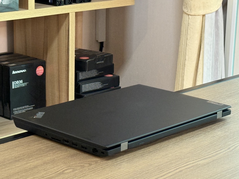 Lenovo Thinkpad P15v G3