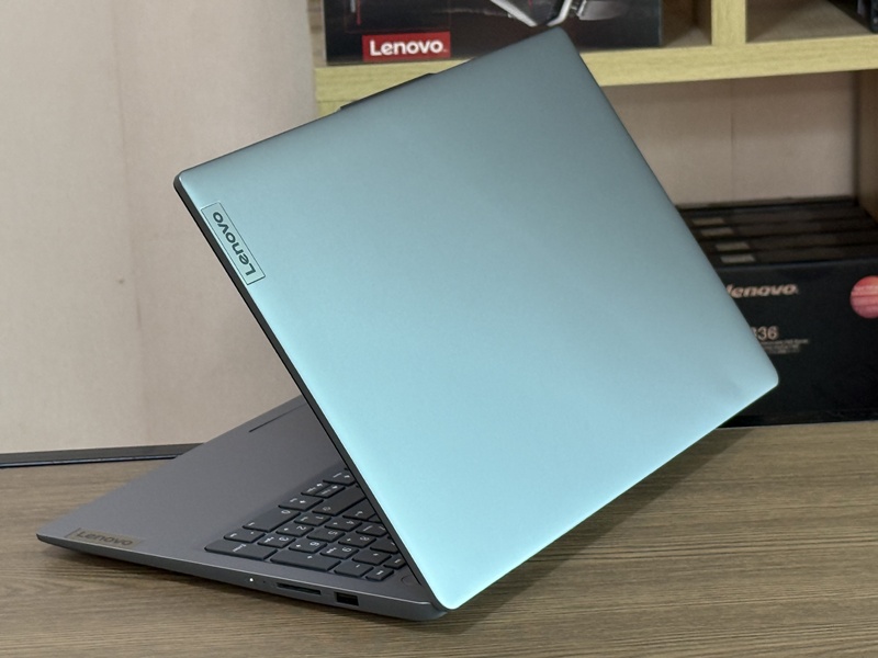 Lenovo IdeaPad Slim 3 15AMN8