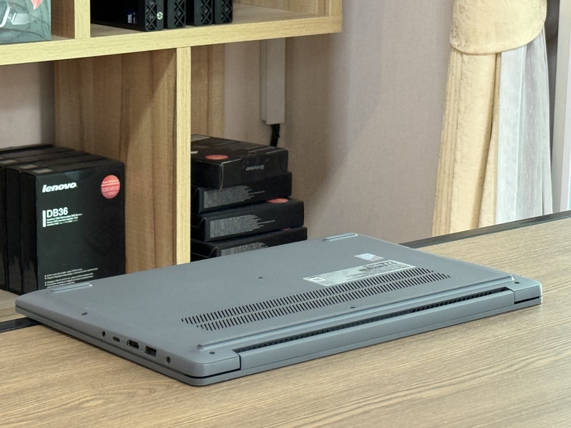 Lenovo IdeaPad Slim 3 15AMN8
