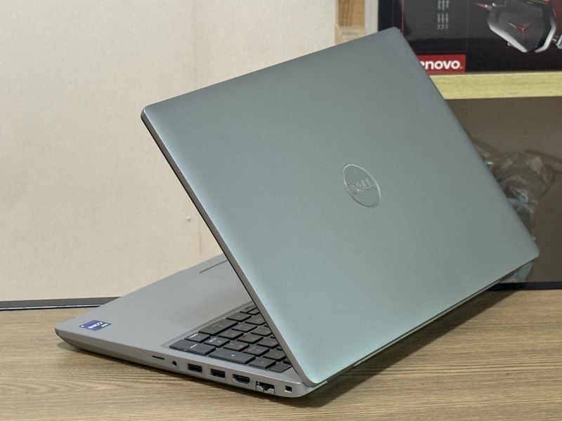 Dell Precision 3561