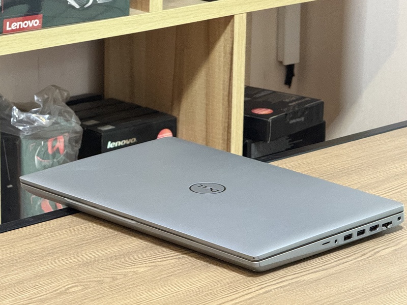 Dell Precision 3561