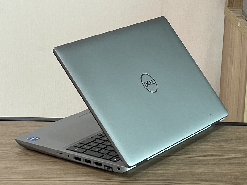Dell Precision 3561