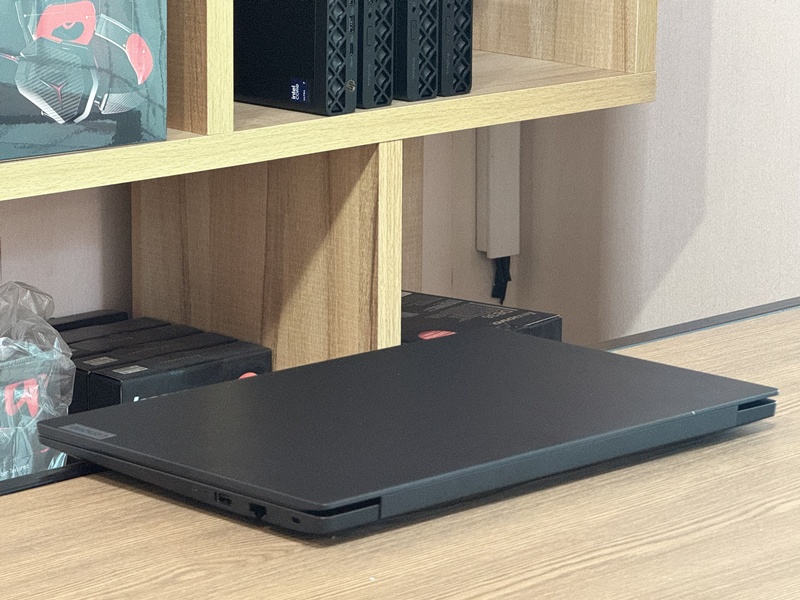 Lenovo V15 Gen 6