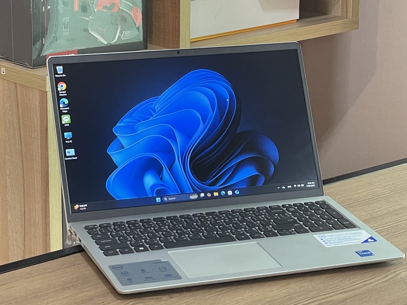 DELL Inspiron 3530-