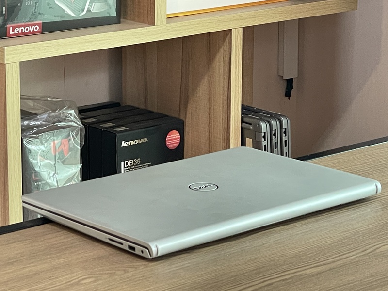 DELL Inspiron 3530-