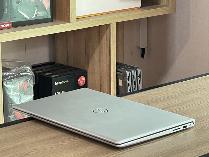 DELL Inspiron 3530-