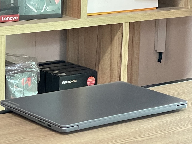 Lenovo IdeaPad Slim 3 15AMN8
